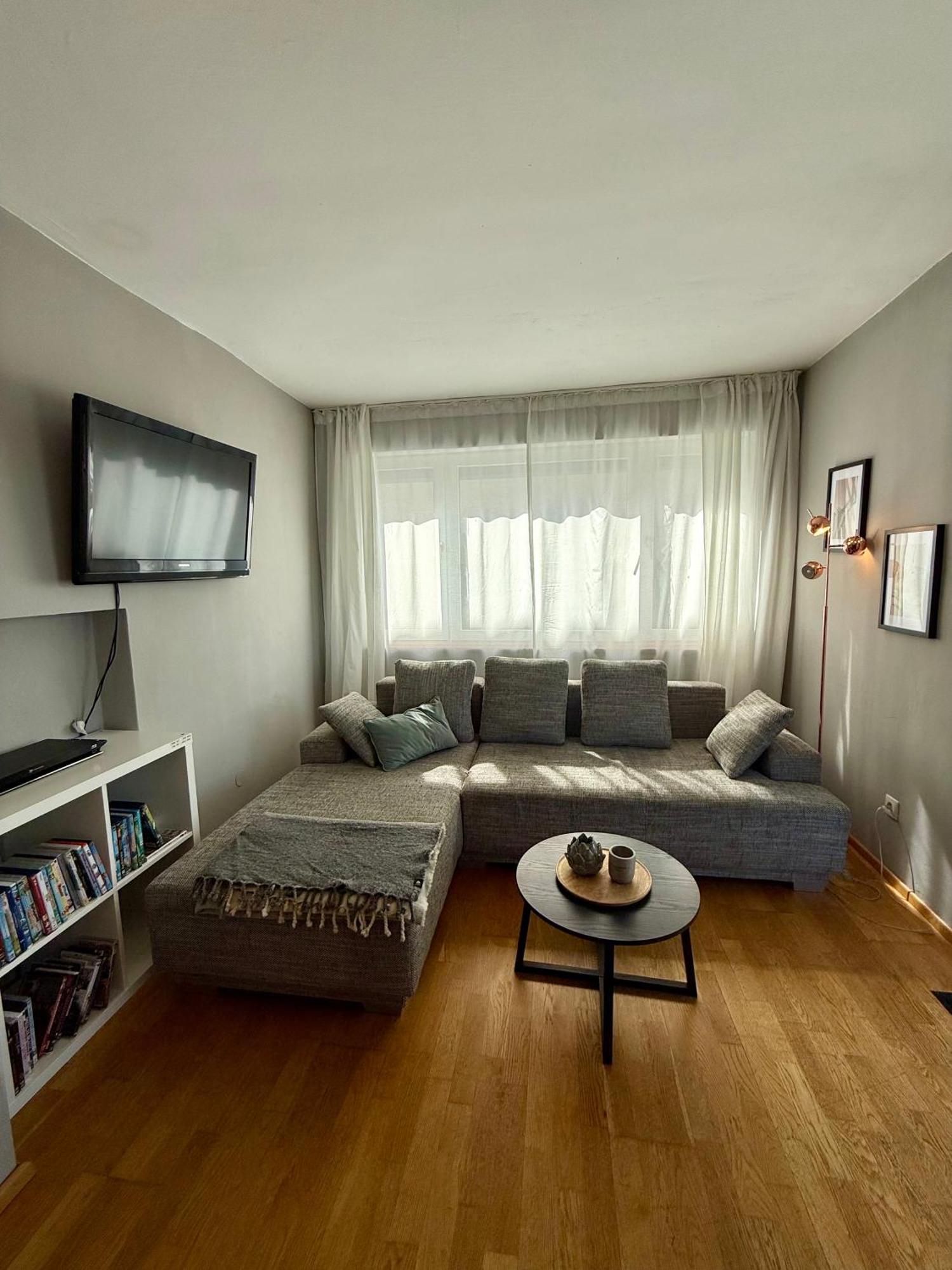 Apartment Im Gruenen Am Stadtrand, 50 M2, Eigener Garten Mit Terrasse, Eigener Eingang, Kostenloses Parken